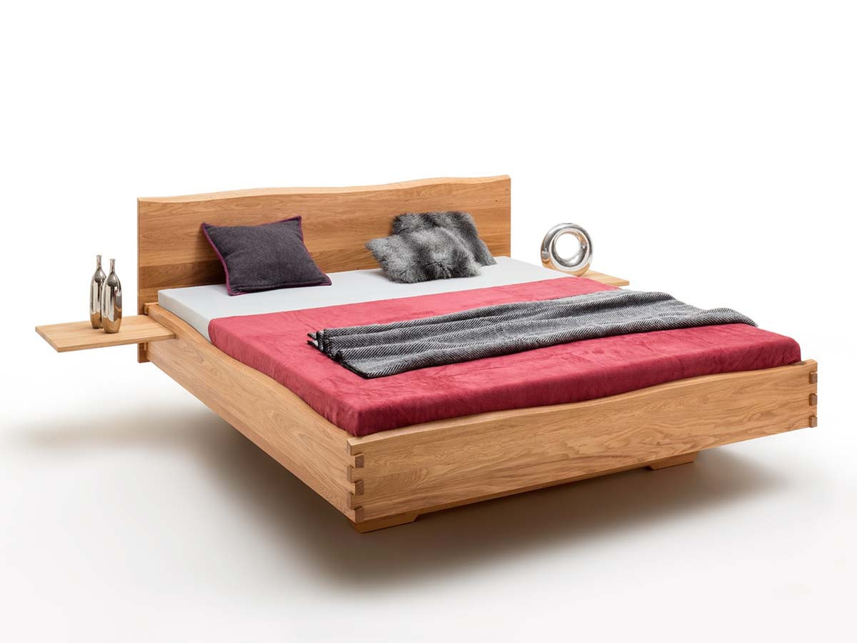 Holzschwebebett_Schwangau_mit_Anstecktischen,_Größe 200x180cm_Seitenansicht