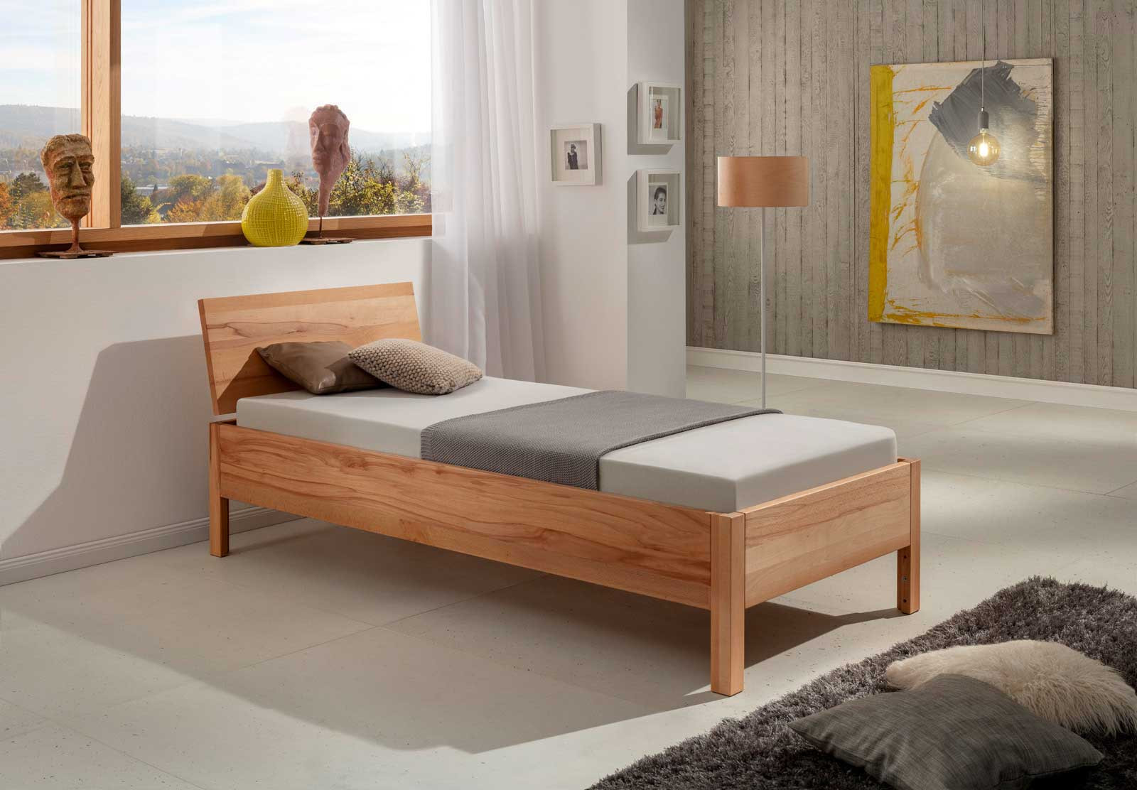 Massivholz_Seniorenbett_Stine_Ambiente