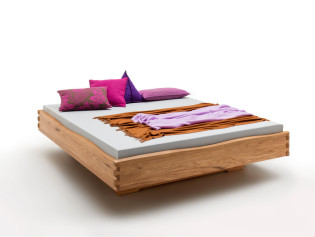 Schwebendes_Massivholzbett_Füssen,_Größe_200x180cm_Seitenansicht