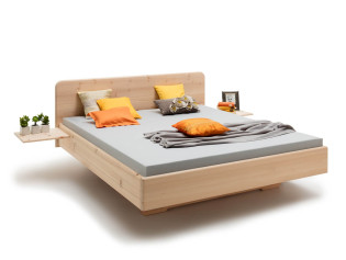 Zirbenholzschwebebett Innsbruck mit_Anstecktischen_Seitenansicht  po24143
