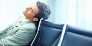 Bild: Schlafender Mann im Büro