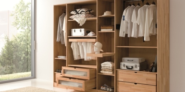 Bild: Schlafzimmerschrank