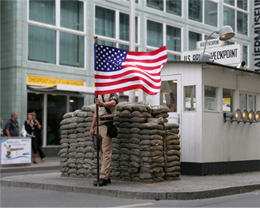 Der Checkpoint Charlie in Berlin